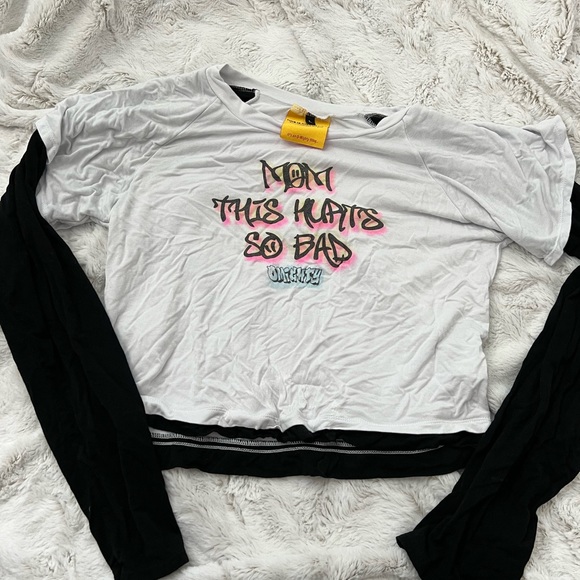 OMIGHTY Mom this hurts so bad crop top - Picture 4 of 4